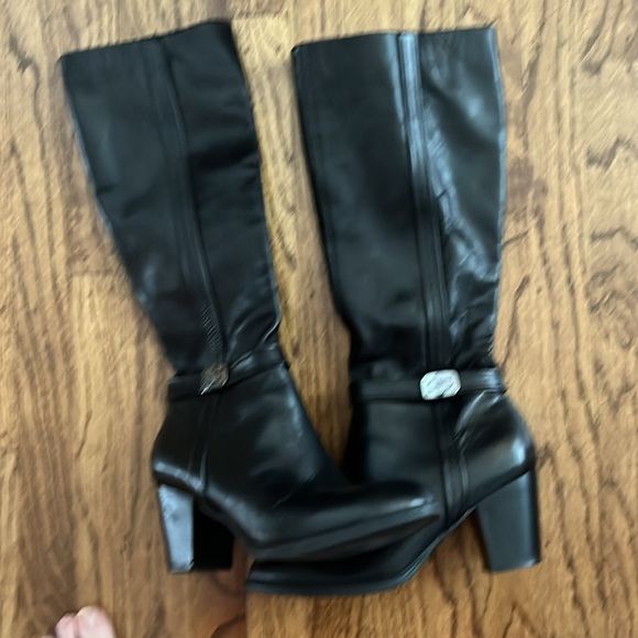 Black Heeled Boots-Excellent Condition. Size 9 - Picture 4 of 12